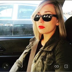 Meet your Posher, Dana